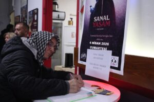 Sanal Yaşam ile Sahnedeydik